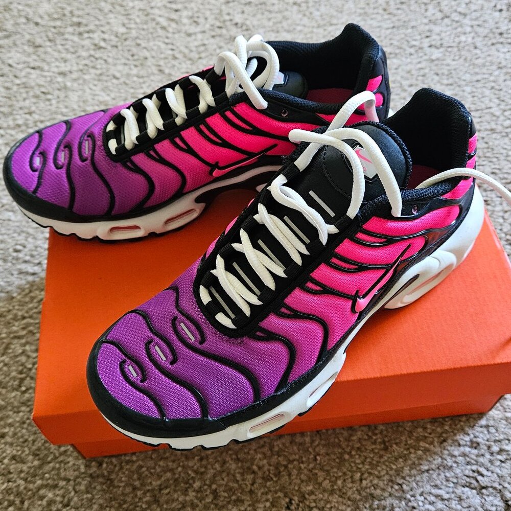 New Nike woman's air tn size 7